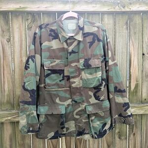 Vintage 80's United States of America Army USMC Green Camouflage Button Up Shirt